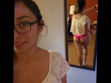 Naakte gelekte OnlyFans-foto van Nery