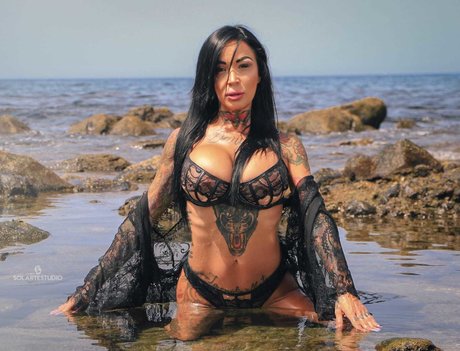 Naakte gelekte OnlyFans-foto van Nereida Medina