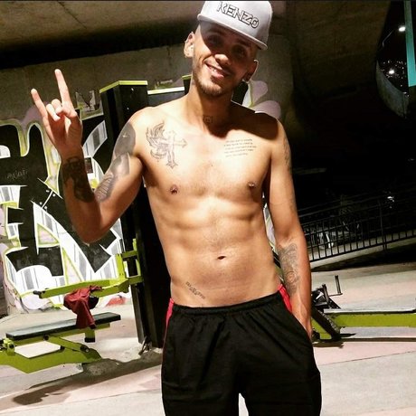 Naakte gelekte OnlyFans-foto van Neo