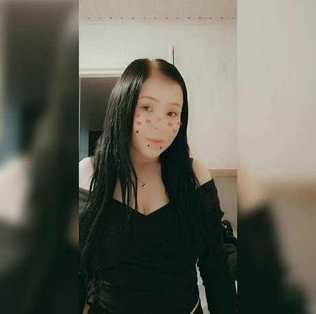 Naakte gelekte OnlyFans-foto van Nennnii