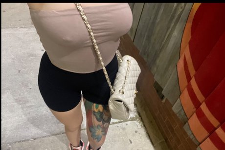 Naakte gelekte OnlyFans-foto van Nena Bori