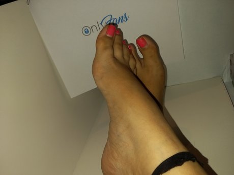 Naakte gelekte OnlyFans-foto van Nelly