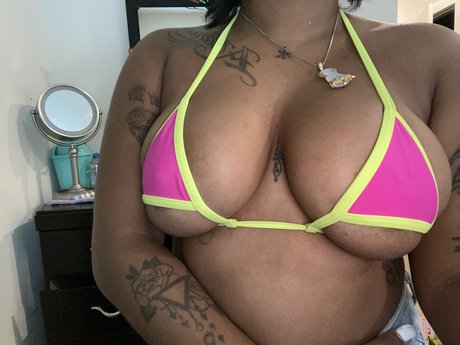 Naakte gelekte OnlyFans-foto van Scorpionextdoor
