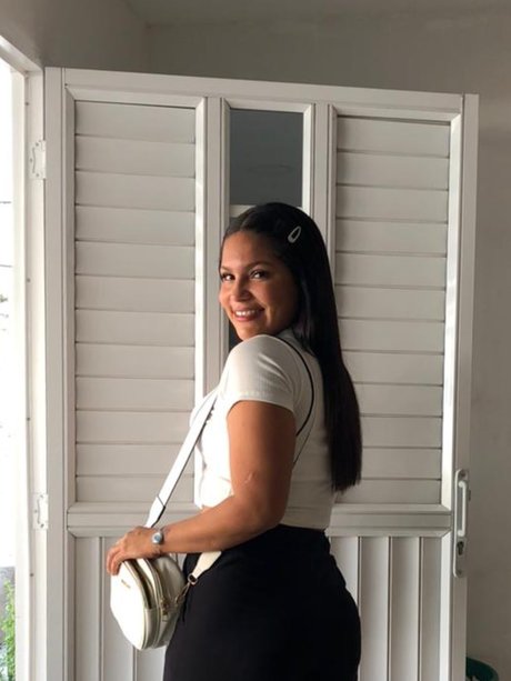 Naakte gelekte OnlyFans-foto van Nazeris Karime
