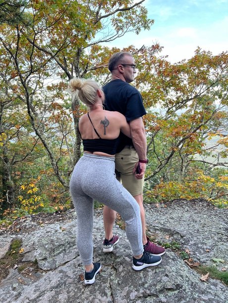 Naakte gelekte OnlyFans-foto van Talulah Ampamp Jake Vip
