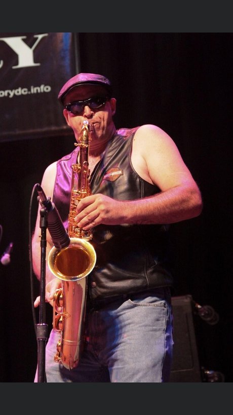 Naakte gelekte OnlyFans-foto van Naughty Saxman