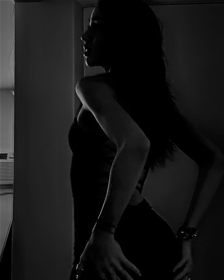 Naakte gelekte OnlyFans-foto van Naughty Marie