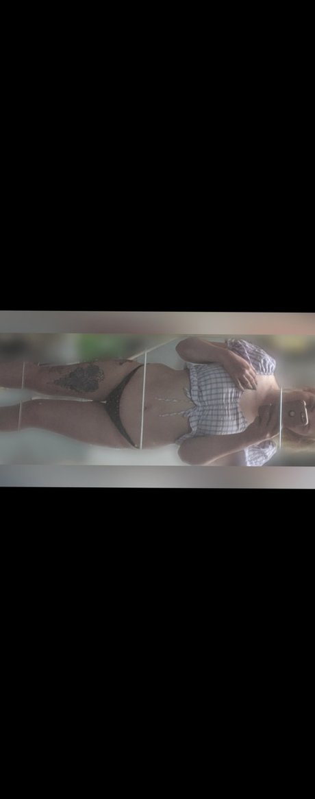 Naakte gelekte OnlyFans-foto van Megg