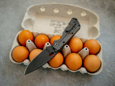 Naakte gelekte OnlyFans-foto van Naughty Knives