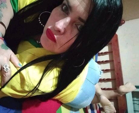 Naakte gelekte OnlyFans-foto van Naty Hott