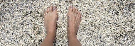 Naakte gelekte OnlyFans-foto van Natureloversfeet