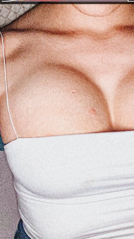 Naakte gelekte OnlyFans-foto van Naturenymphie