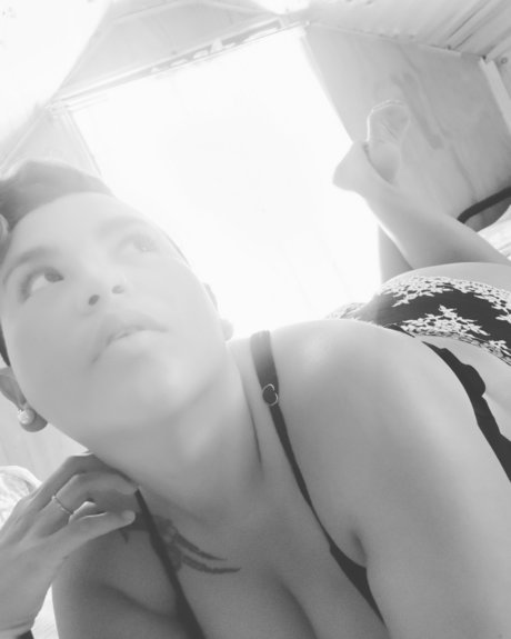 Naakte gelekte OnlyFans-foto van Sexybom