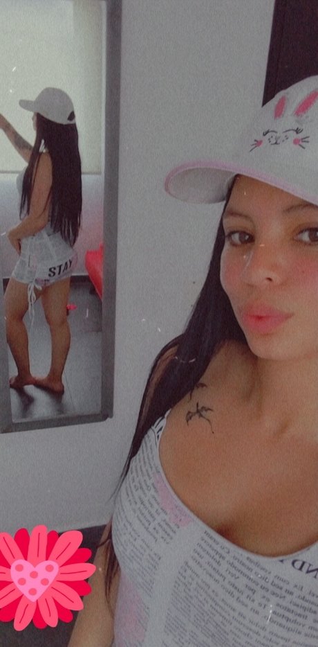 Naakte gelekte OnlyFans-foto van Nataly Laverde
