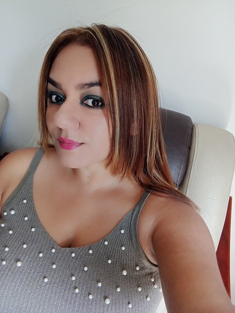 Naakte gelekte OnlyFans-foto van Nana
