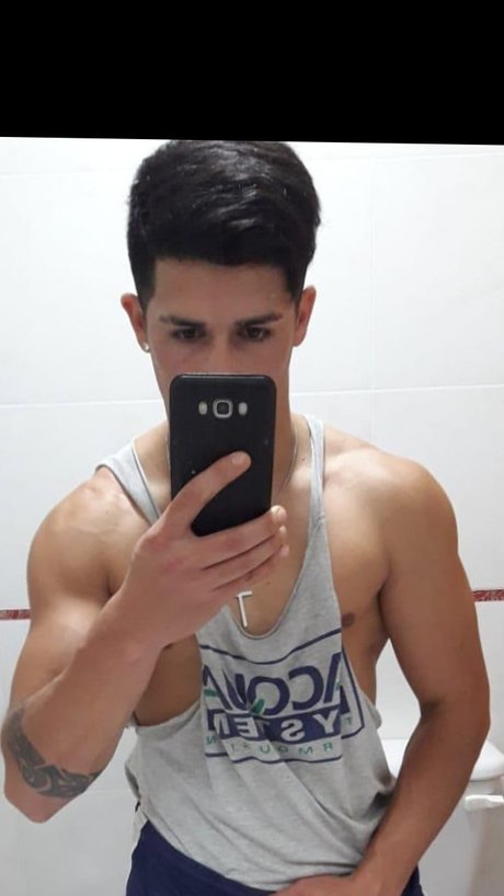 Naakte gelekte OnlyFans-foto van Anibal