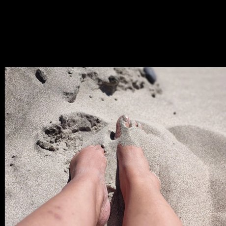 Naakte gelekte OnlyFans-foto van Beatrice