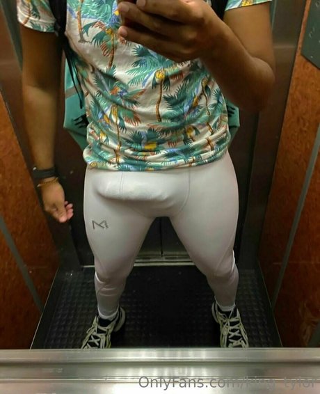 Naakte gelekte OnlyFans-foto van Kingtylor