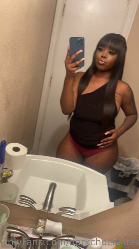 Naakte gelekte OnlyFans-foto van Darkchocolatekaay