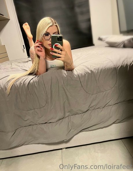 Naakte gelekte OnlyFans-foto van Loira Feet