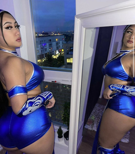 Naakte gelekte OnlyFans-foto van Beamer Babe