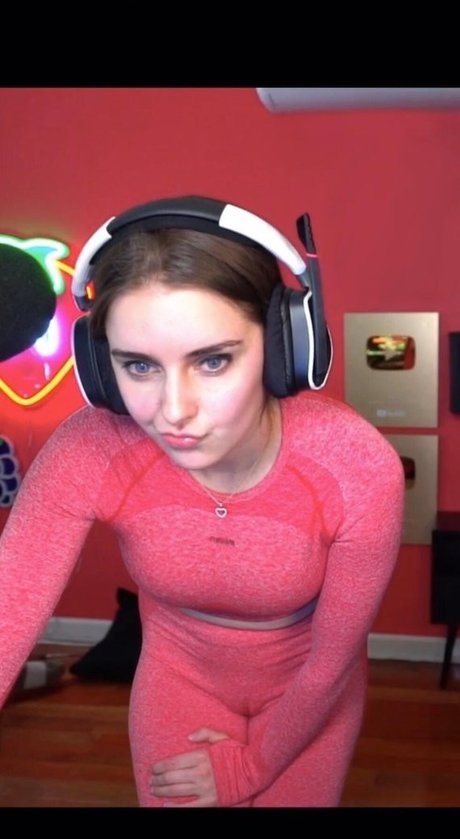 Naakte gelekte OnlyFans-foto van Loserfruit