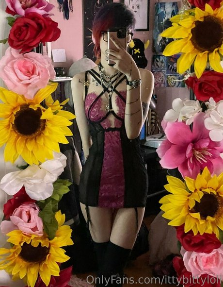 Naakte gelekte OnlyFans-foto van Ittybittyloli