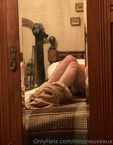 Naakte gelekte OnlyFans-foto van Missnouveaux