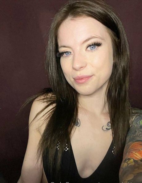 Naakte gelekte OnlyFans-foto van Scarlettbabyxxxo