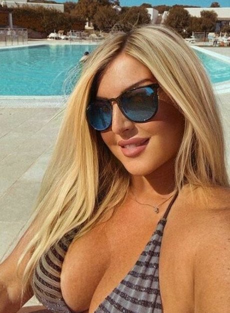 Naakte gelekte OnlyFans-foto van Flaviana Basta