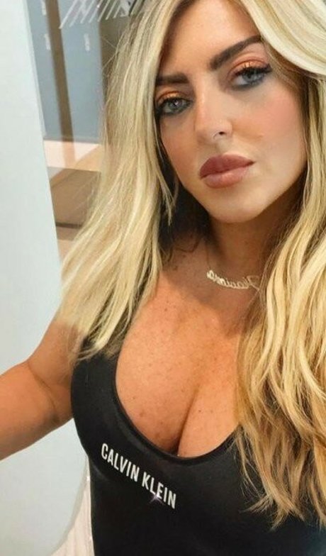 Naakte gelekte OnlyFans-foto van Flaviana Basta
