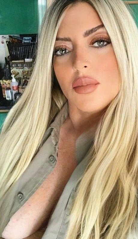 Naakte gelekte OnlyFans-foto van Flaviana Basta