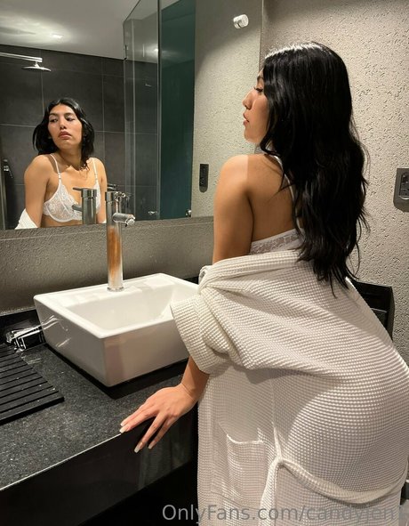 Naakte gelekte OnlyFans-foto van Candyjen1