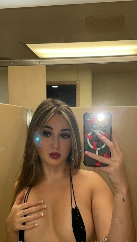 Naakte gelekte OnlyFans-foto van Kikicherryof