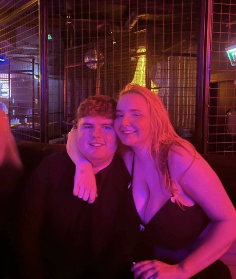 Naakte gelekte OnlyFans-foto van Katie O