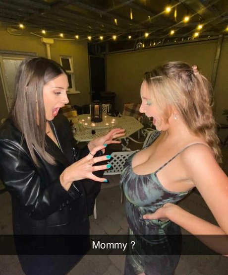 Naakte gelekte OnlyFans-foto van Katie O