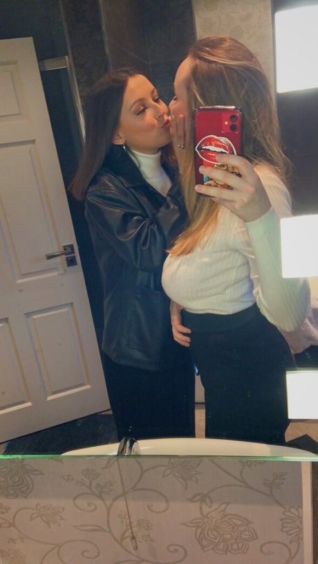Naakte gelekte OnlyFans-foto van Katie O