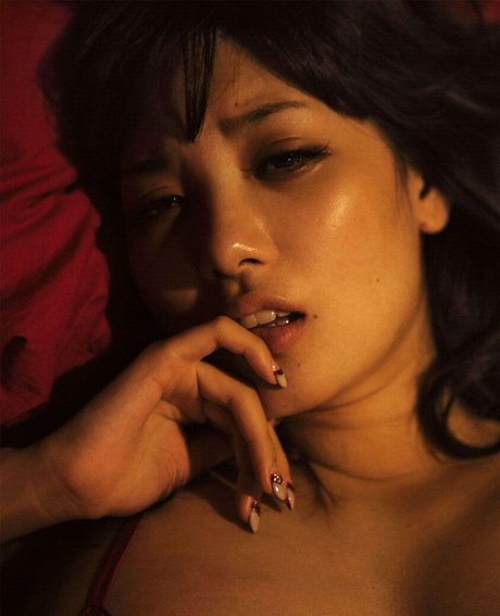 Naakte gelekte OnlyFans-foto van Shion Utsunomiya