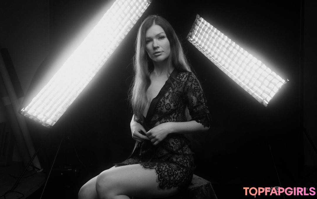 Naakte gelekte OnlyFans-foto van Mia Sollis #1058