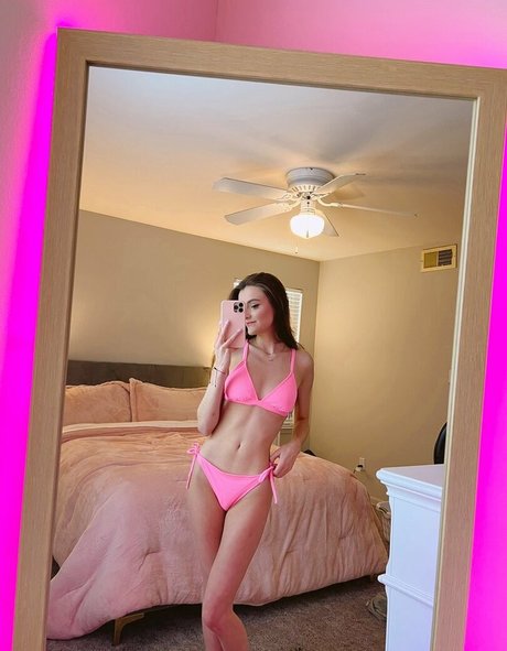 Naakte gelekte OnlyFans-foto van Maggie Roscher