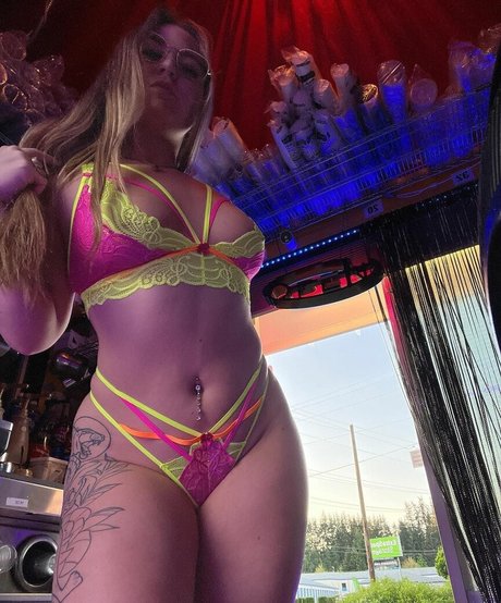 Naakte gelekte OnlyFans-foto van Bootyliciousbarista