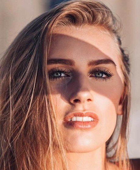 Naakte gelekte OnlyFans-foto van Katie Pierce