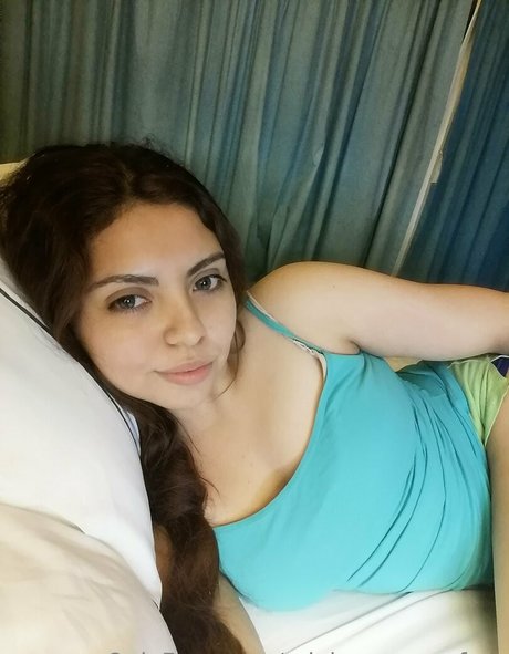 Naakte gelekte OnlyFans-foto van Miabasagnesaerialist