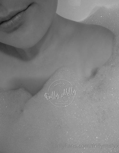 Naakte gelekte OnlyFans-foto van Frillymillyx