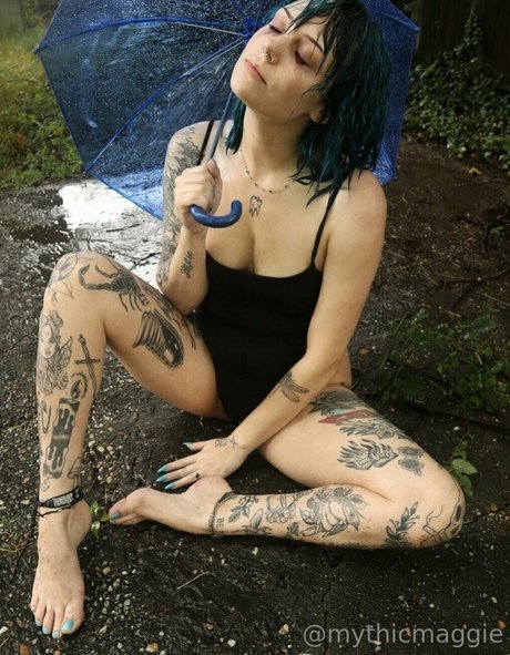 Naakte gelekte OnlyFans-foto van Mythicmaggie