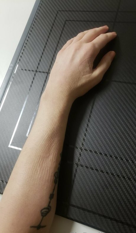 Naakte gelekte OnlyFans-foto van Eladarling