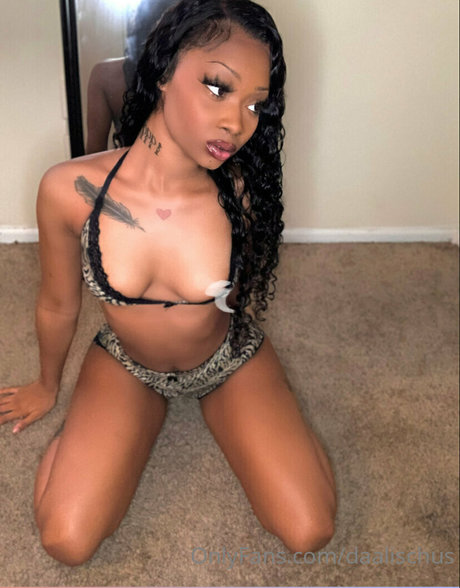 Naakte gelekte OnlyFans-foto van Daalischusrose