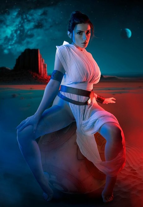 Naakte gelekte OnlyFans-foto van Ezysummers Cosplay