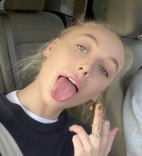 Naakte gelekte OnlyFans-foto van Emma Chamberlain