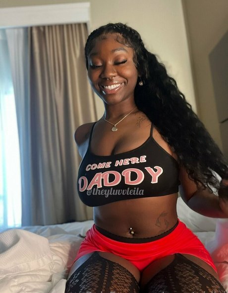 Naakte gelekte OnlyFans-foto van Sweetgirllei